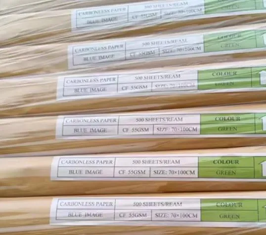 Oboustrann&eacute; listy samopropisovac&iacute;ho pap&iacute;ru potažen&eacute; voskem
